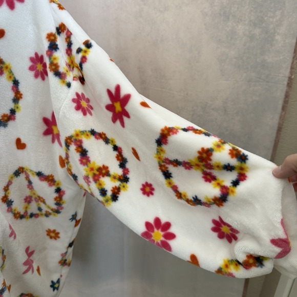 THROWZY MARLO LORENZ PULLOVER  Peace Signs PINK Flowers One Size - Picture 4 of 11